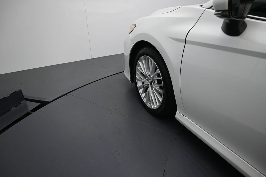 Used 2018 Toyota Camry XLE FWD image 12