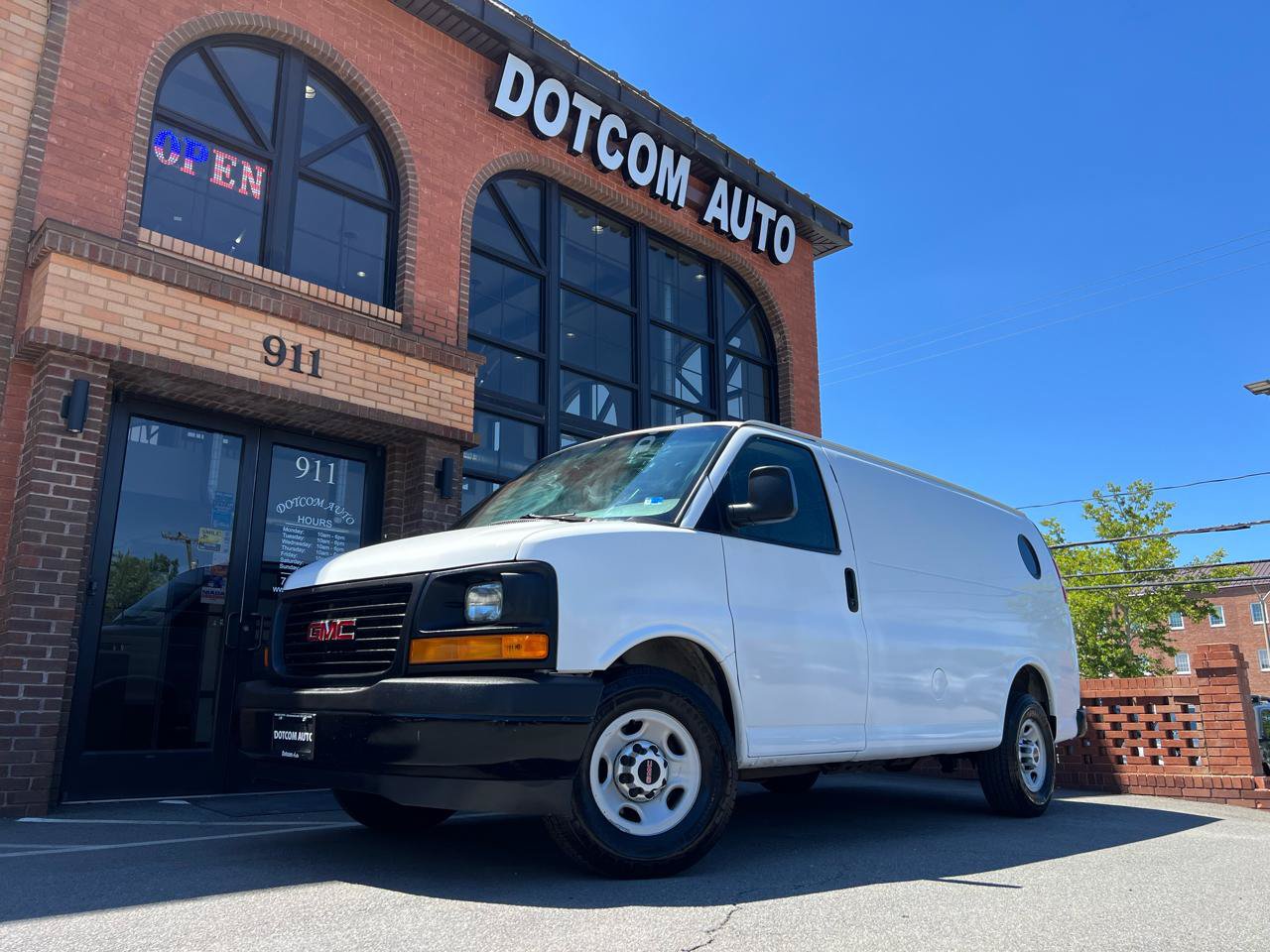 Used 2017 GMC Savana 2500 RWD image 3