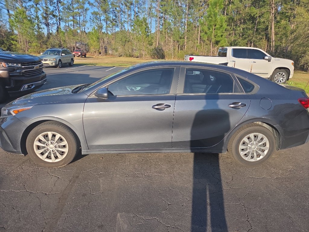 Used 2022 Kia Forte FE image 3