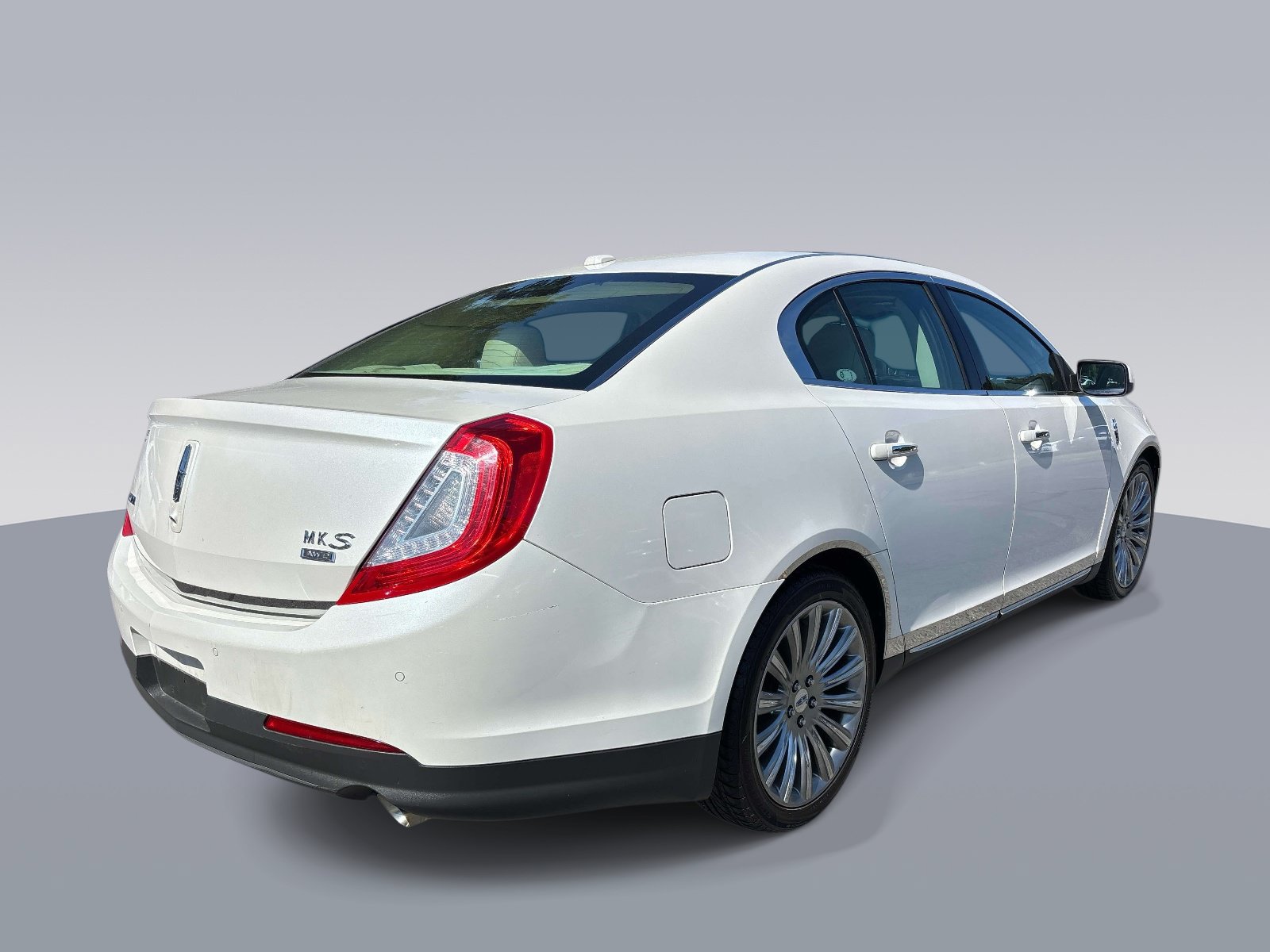 Used 2013 Lincoln MKS AWD image 3