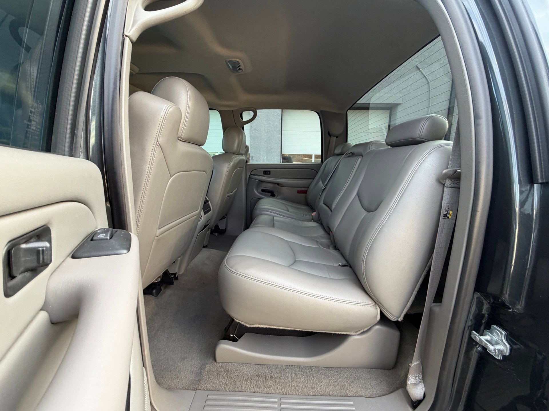 Used 2005 GMC Sierra 3500 SLT w/ Heavy-Duty Power Package image 19