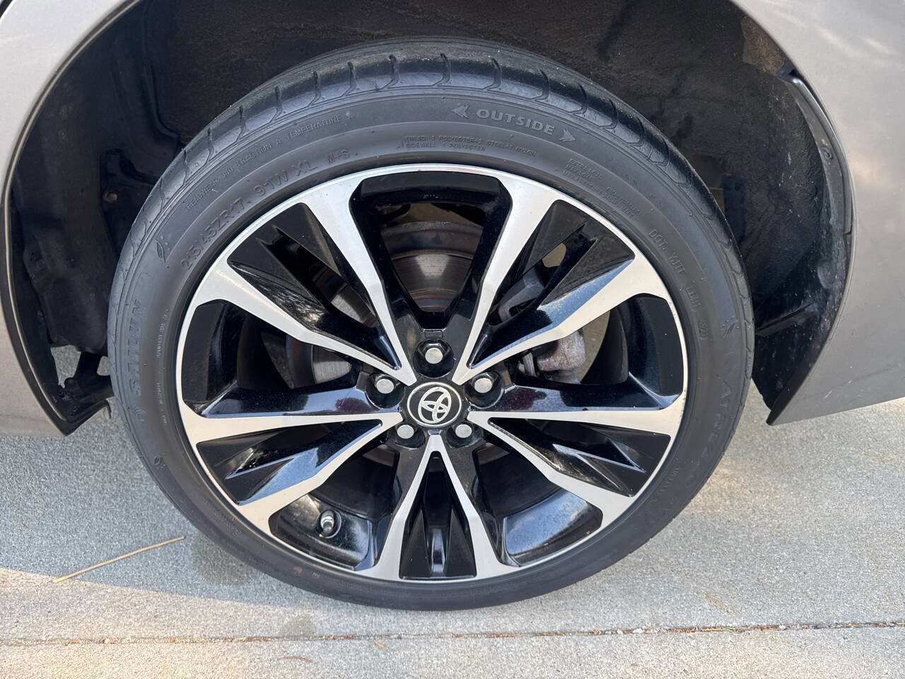 Used 2017 Toyota Corolla SE image 23