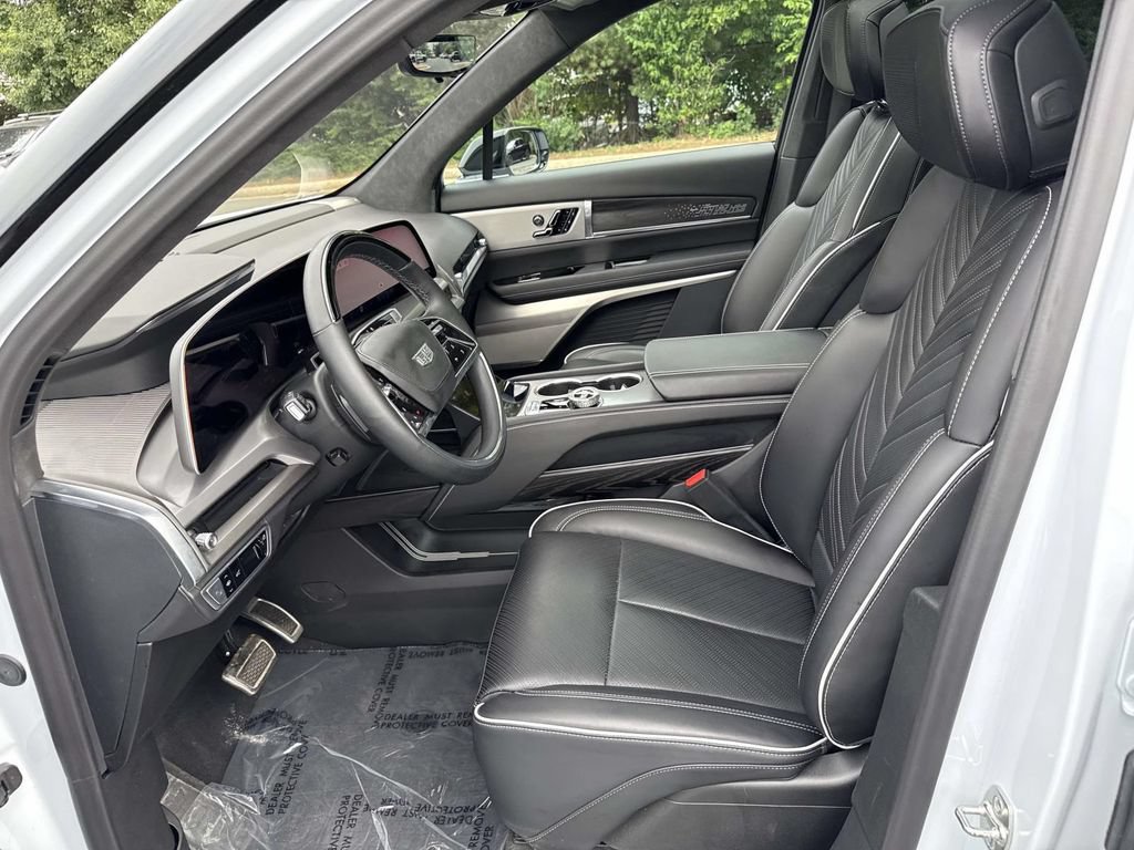 Certified 2026 Cadillac Vistiq Platinum w/ LPO, Floor Liner Package AWD/4WD image 6