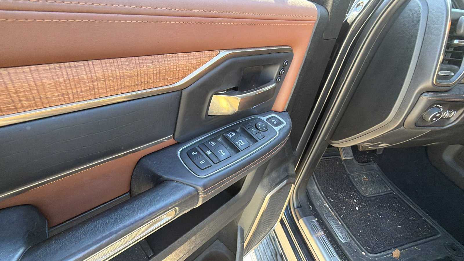 Used 2022 RAM 3500 Limited image 15