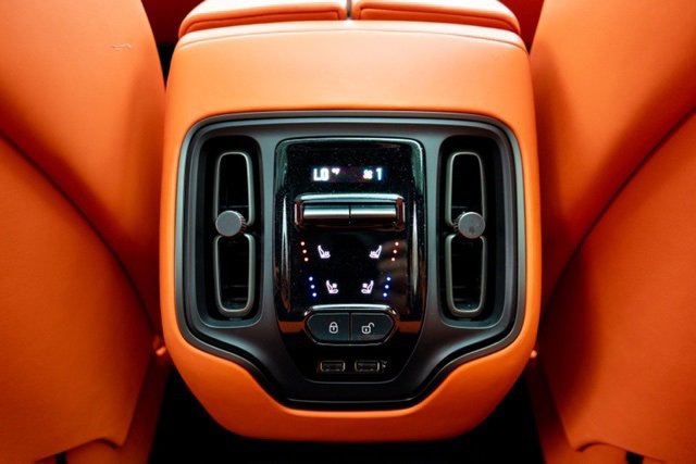 Used 2022 Aston Martin DBX image 37