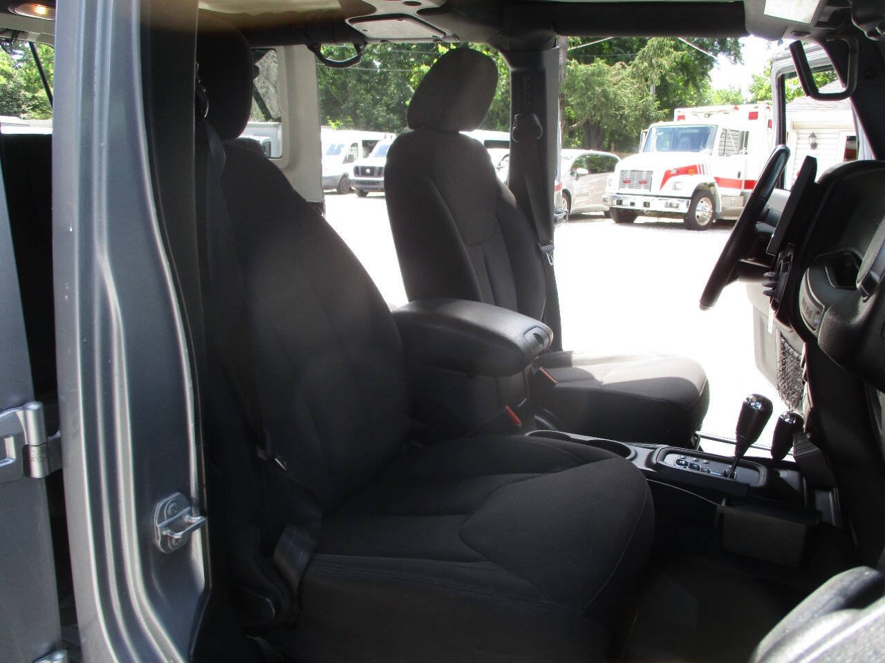 Used 2018 Jeep Wrangler Unlimited Sport S AWD/4WD image 23