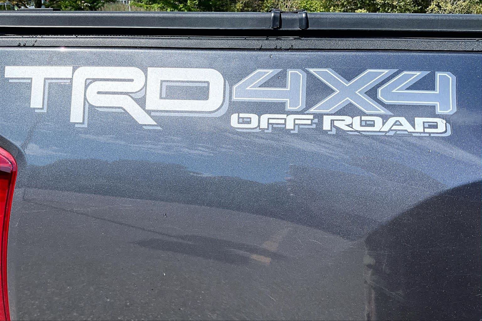 Used 2016 Toyota Tacoma TRD Off-Road w/ Premium & Technology Package AWD/4WD image 10