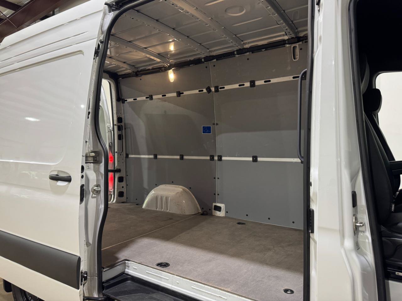Used 2025 Mercedes-Benz Sprinter 2500 image 29