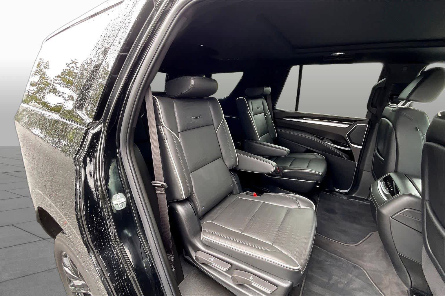 Used 2025 Cadillac Escalade Sport AWD/4WD image 18