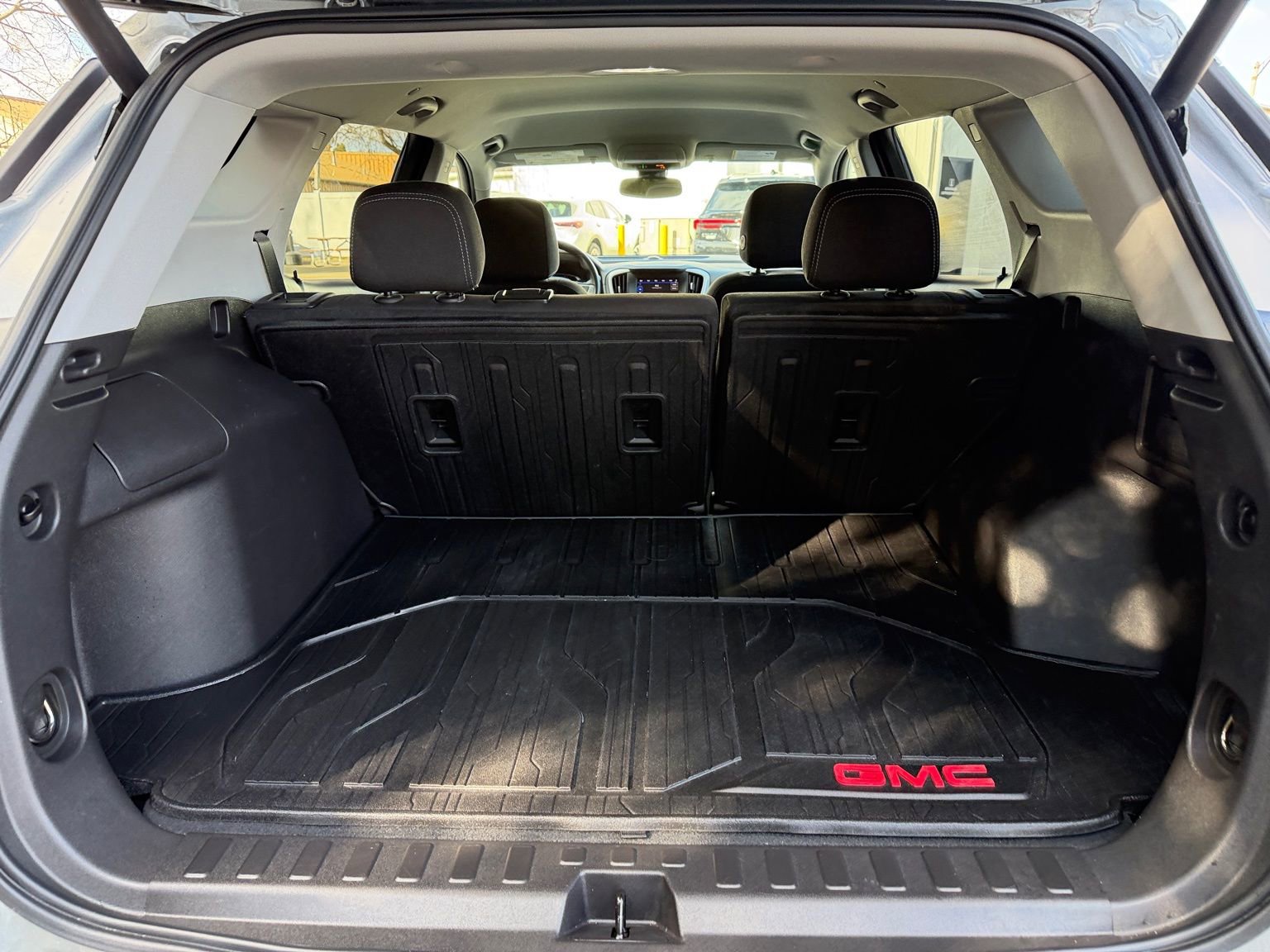 Used 2024 GMC Terrain SLE w/ Driver Convenience Package image 34