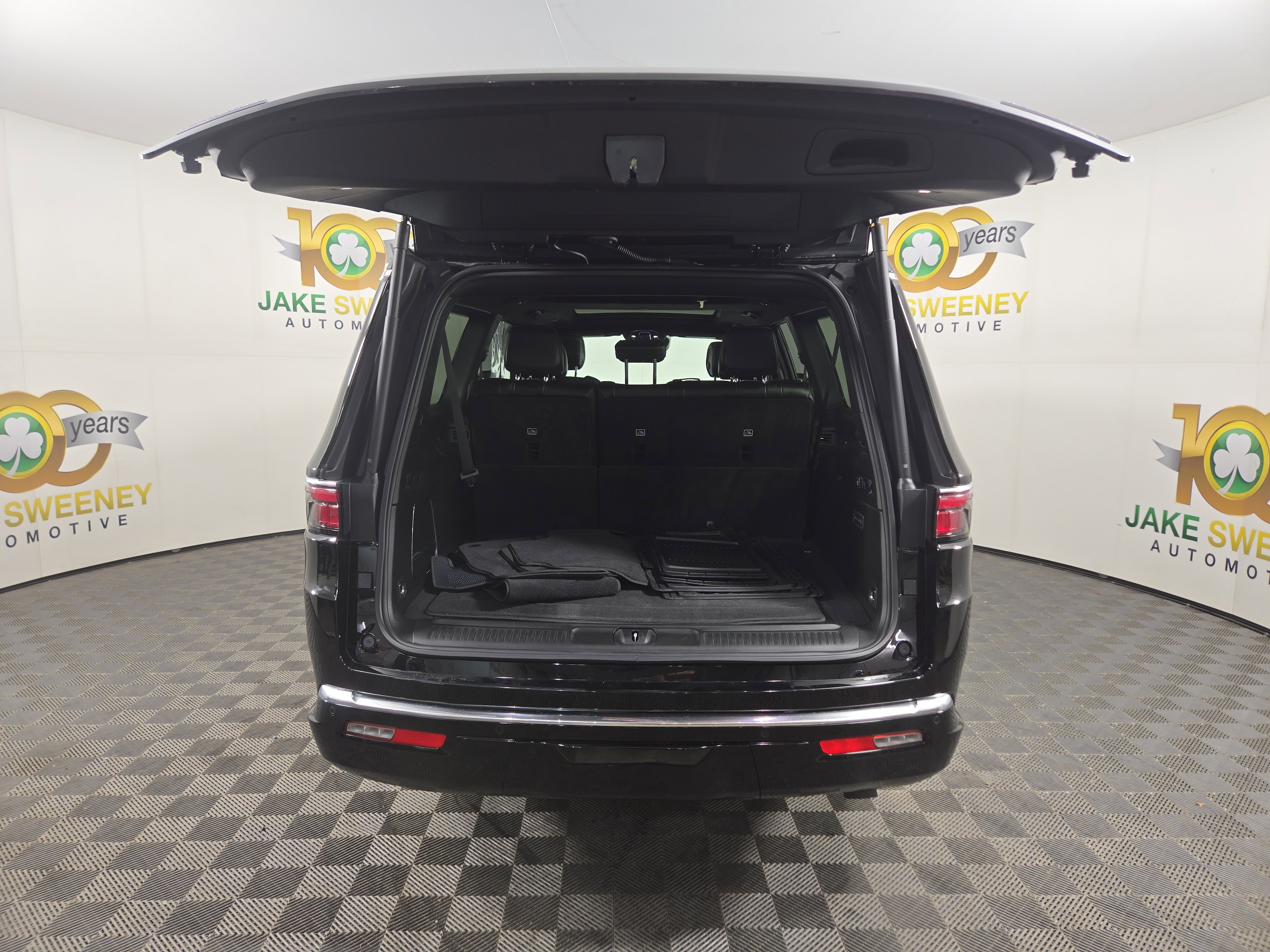 Used 2023 Jeep Wagoneer L Series II w/ Premium Group I image 35