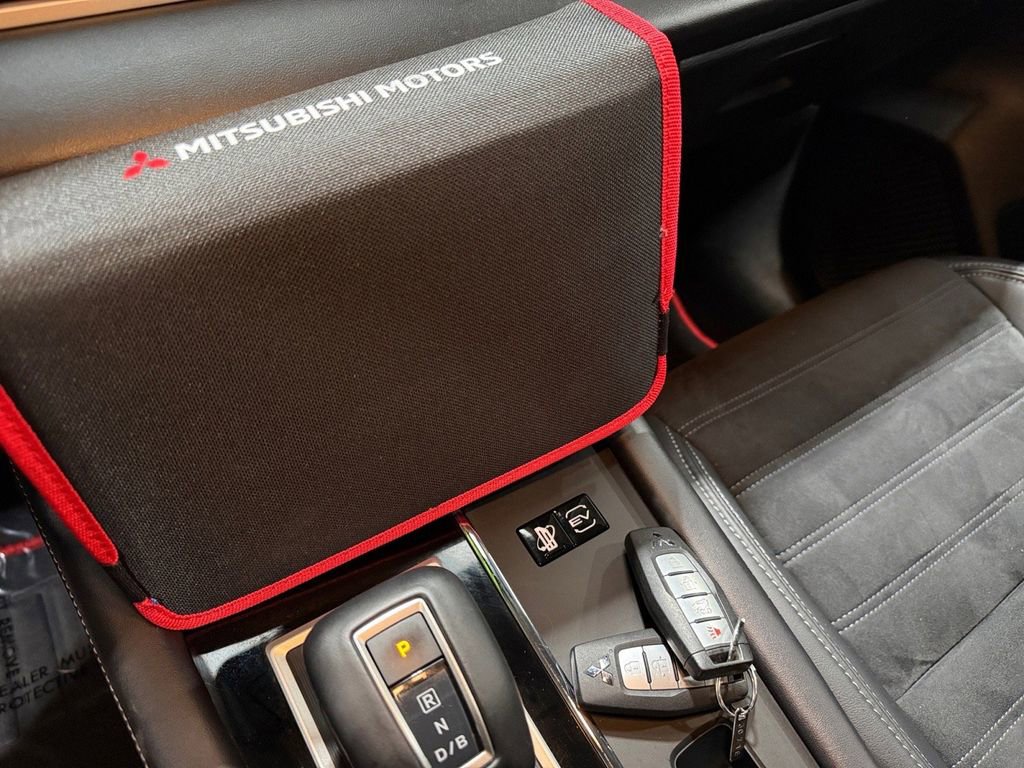 Used 2023 Mitsubishi Outlander SE image 45