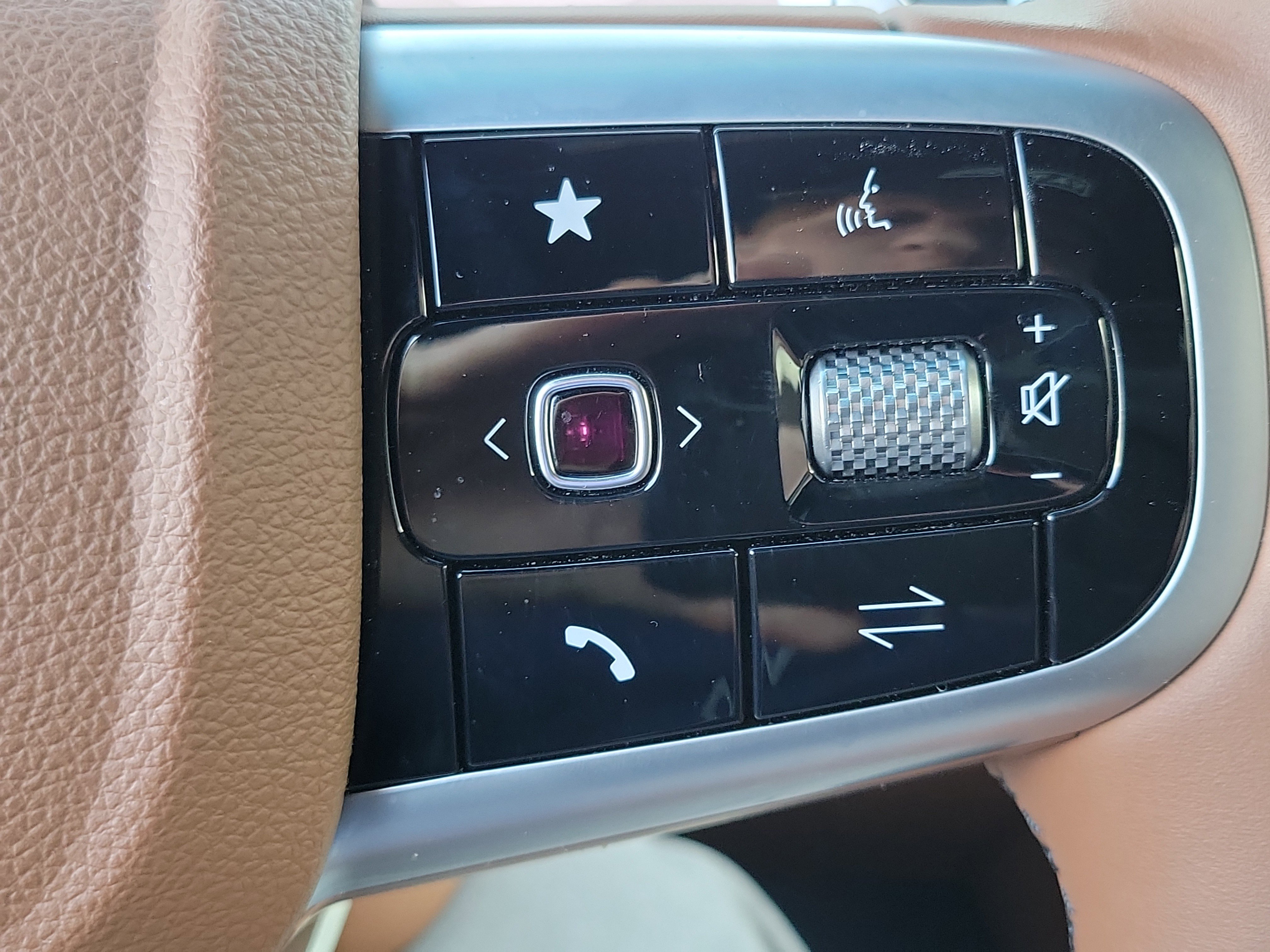 Certified 2026 Genesis GV70 2.5T Advanced image 8