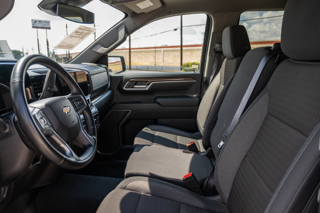 Used 2025 Chevrolet Silverado 1500 LT RWD image 13