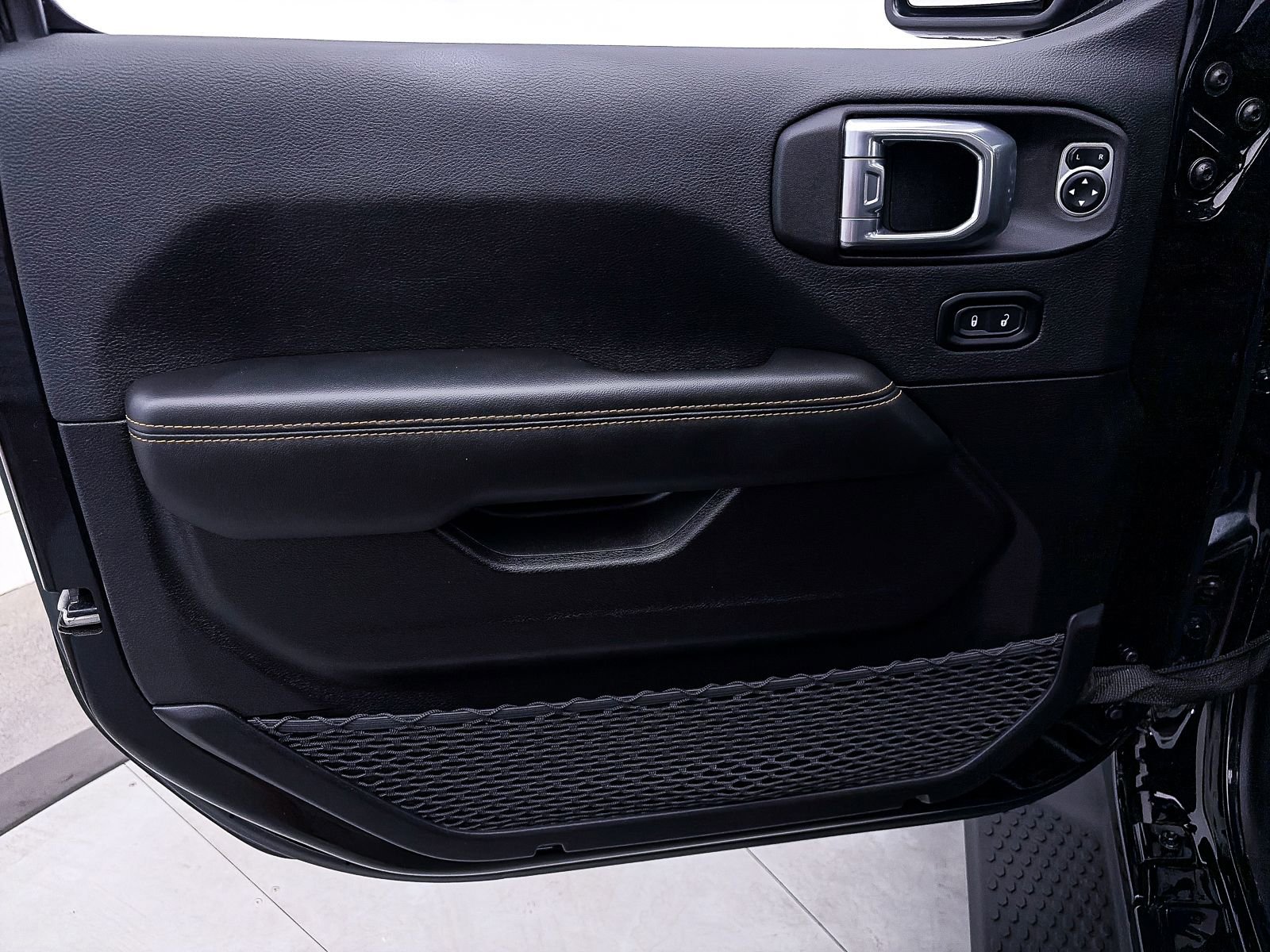 Used 2024 Jeep Wrangler Sahara w/ Technology Group image 18