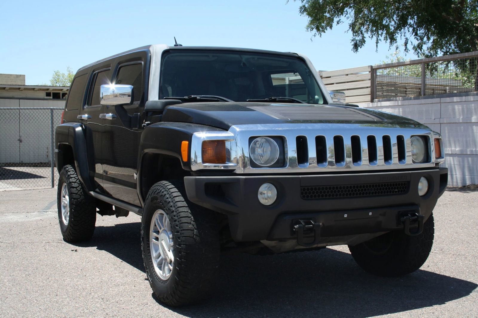 Used 2007 HUMMER H3 w/ Chrome Appearance Package AWD/4WD image 2