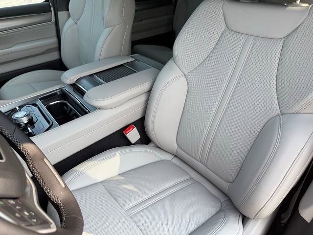 New 2025 Jeep Wagoneer Series III w/ Premium Group I image 15