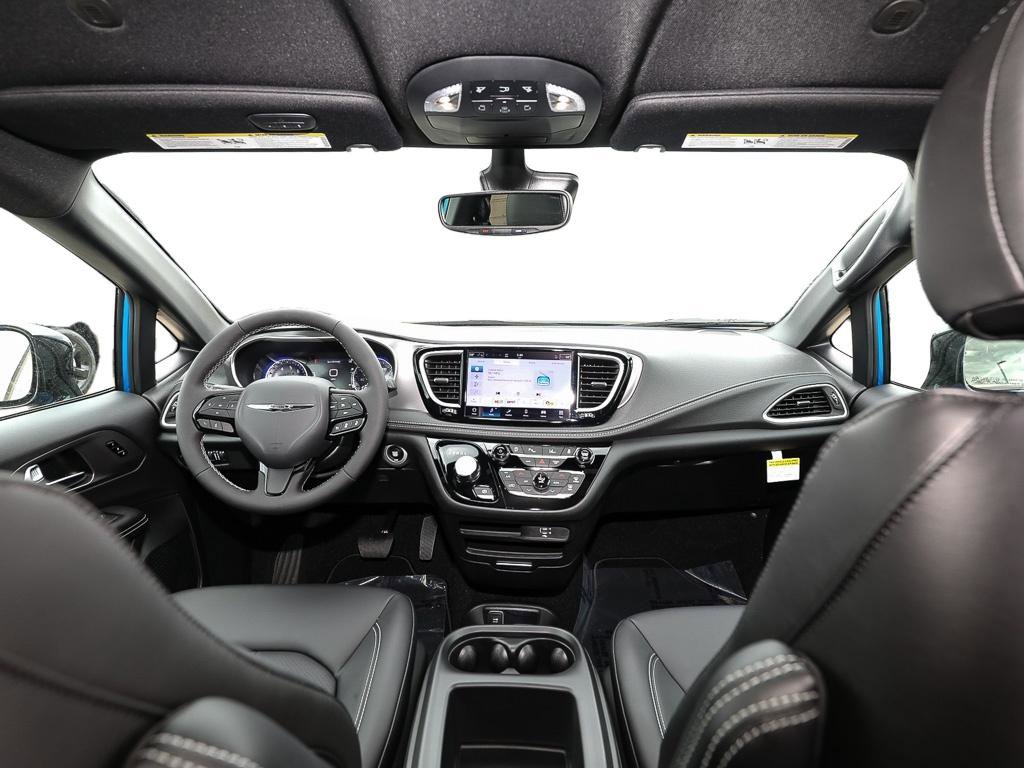 New 2026 Chrysler Pacifica Select AWD/4WD image 22