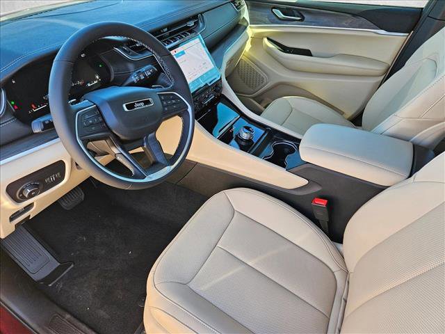 New 2025 Jeep Grand Cherokee Limited image 3