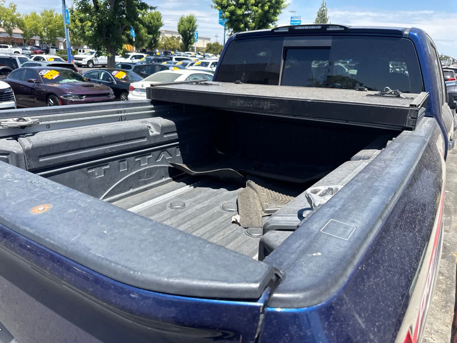 Used 2016 Nissan Titan PRO-4X w/ Pro-4x Convenience Package AWD/4WD image 18