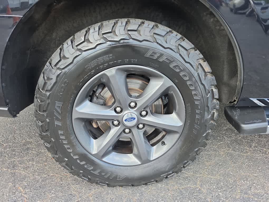 Used 2019 Ford Expedition XLT w/ Equipment Group 202A AWD/4WD image 9