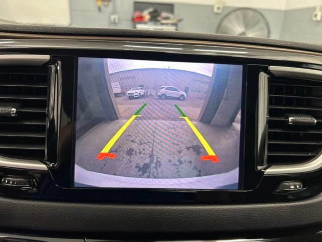 Used 2018 Chrysler Pacifica Touring-L w/ Premium Audio Group FWD image 13