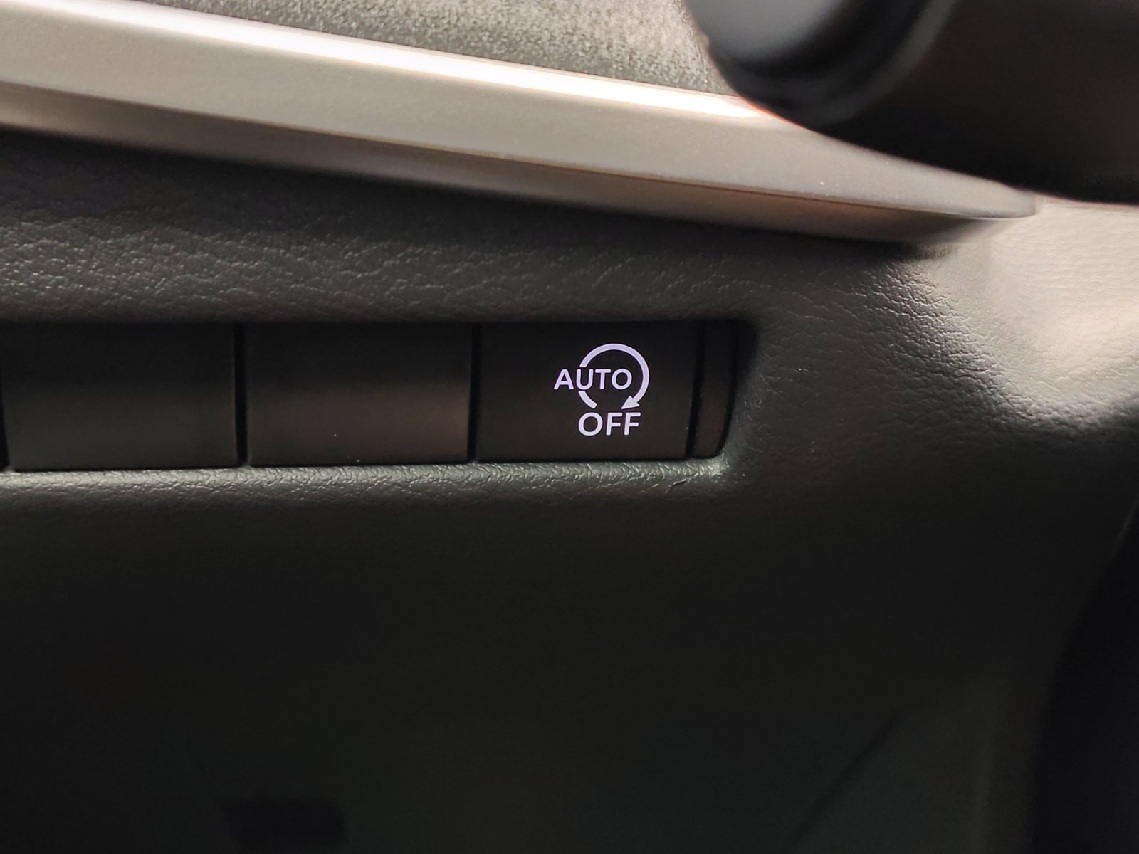 Used 2025 Nissan Kicks SV FWD image 24