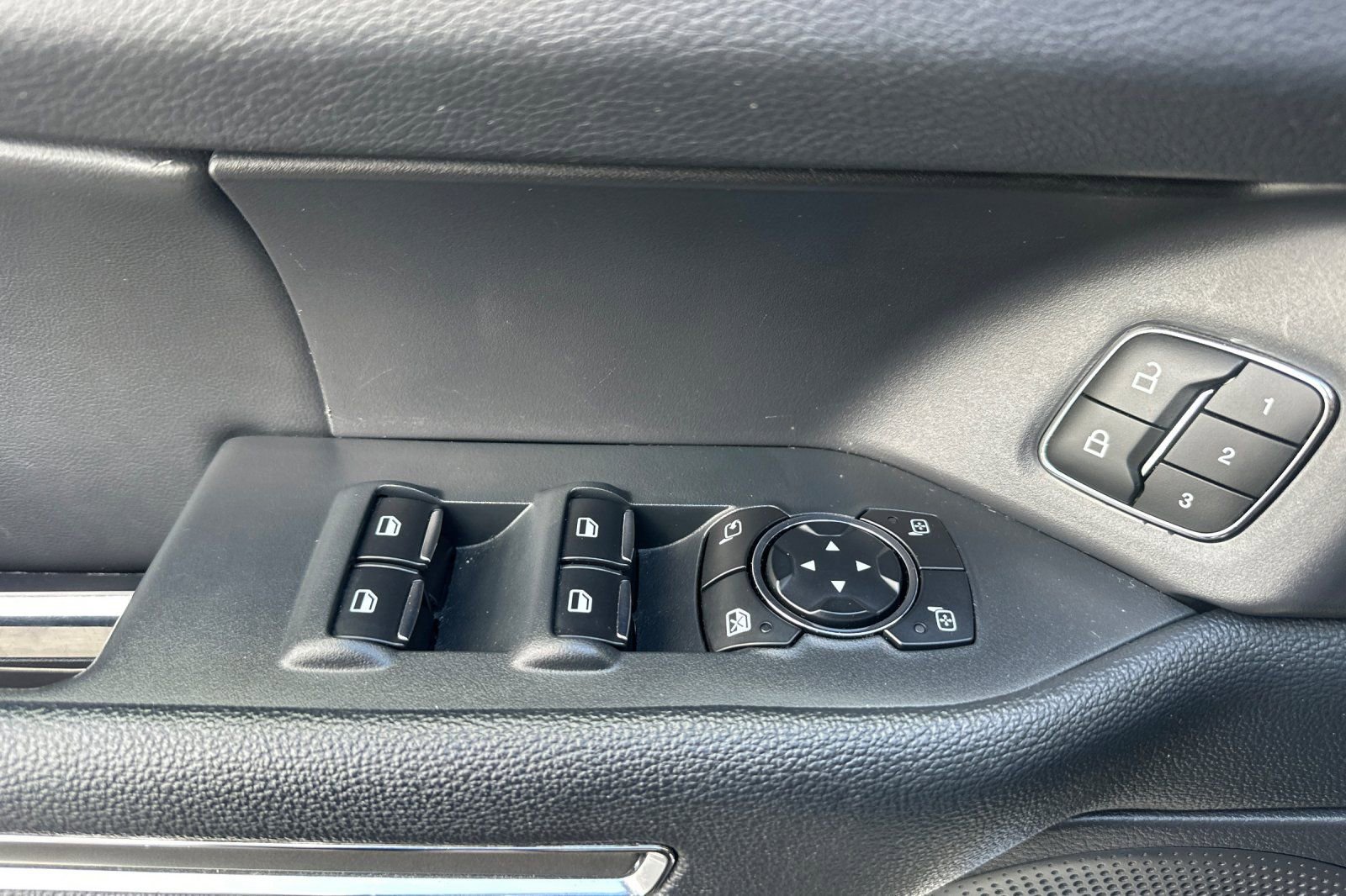 Certified 2024 Ford Expedition Max XLT image 9