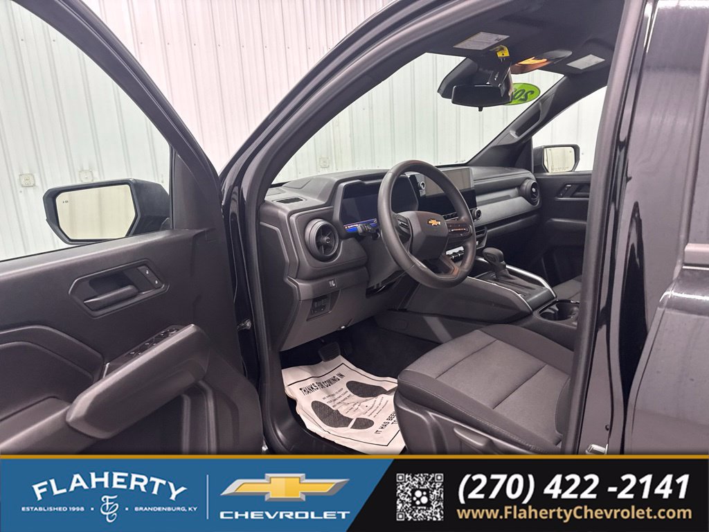 Used 2025 Chevrolet Colorado W/T w/ Advanced Trailering Package AWD/4WD image 9
