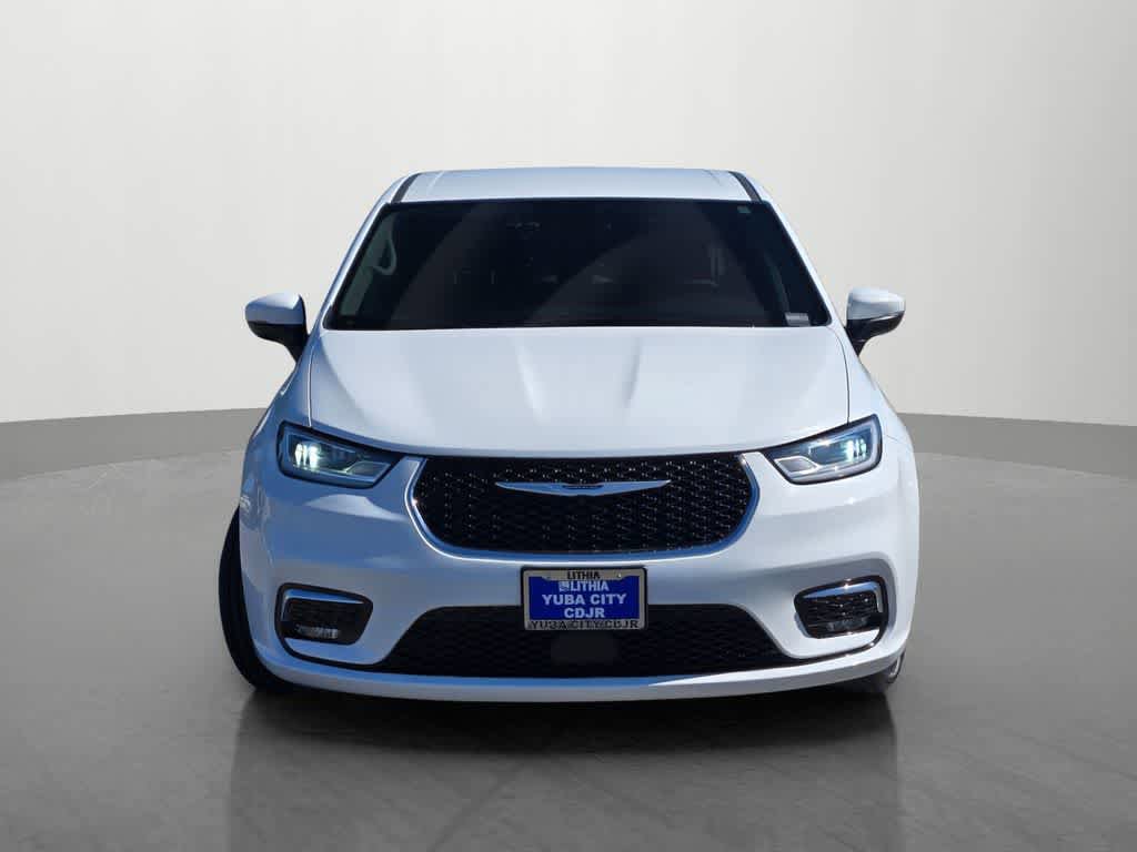 Used 2023 Chrysler Pacifica Touring-L image 2