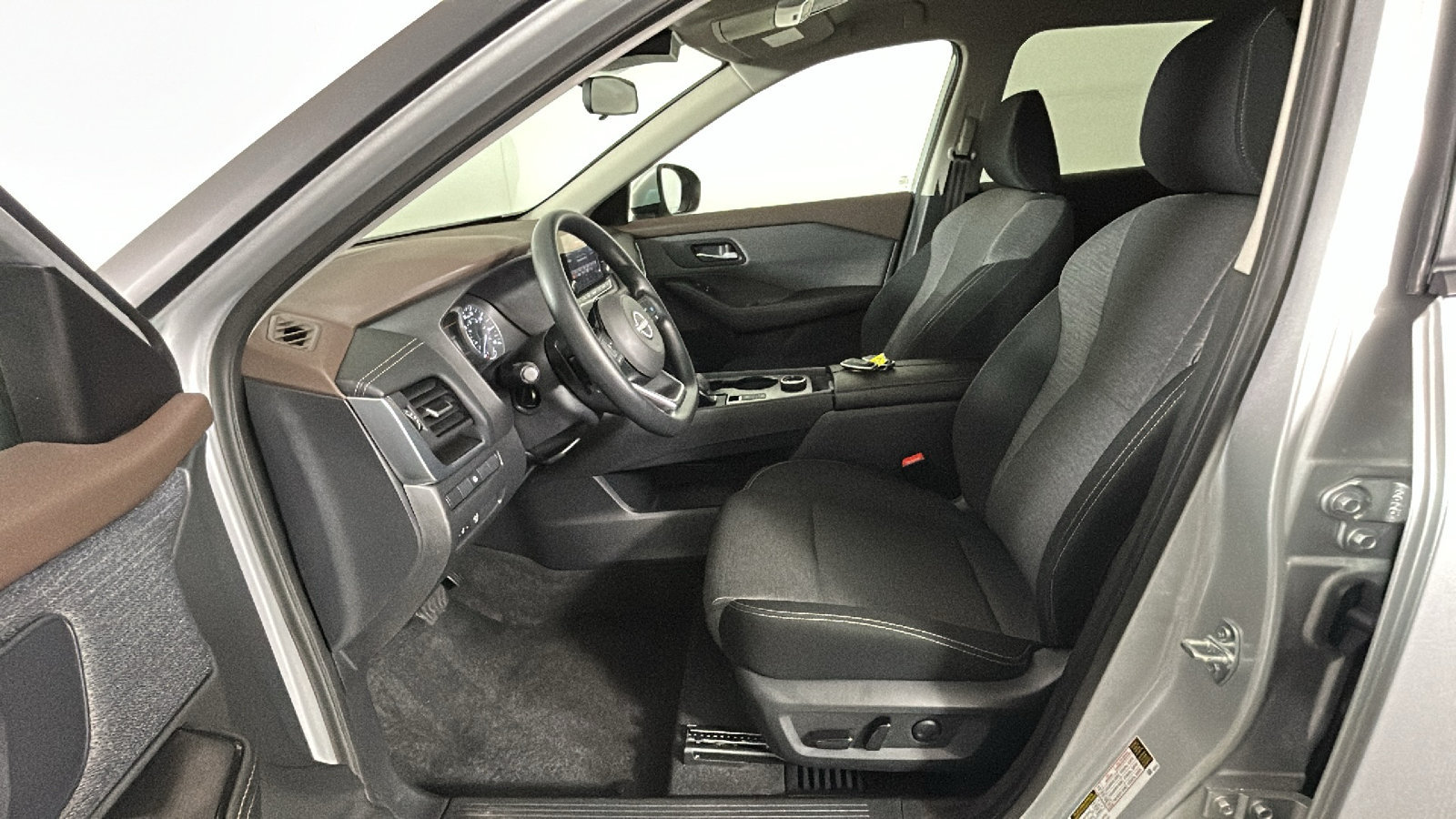 Used 2023 Nissan Rogue SV AWD/4WD image 14