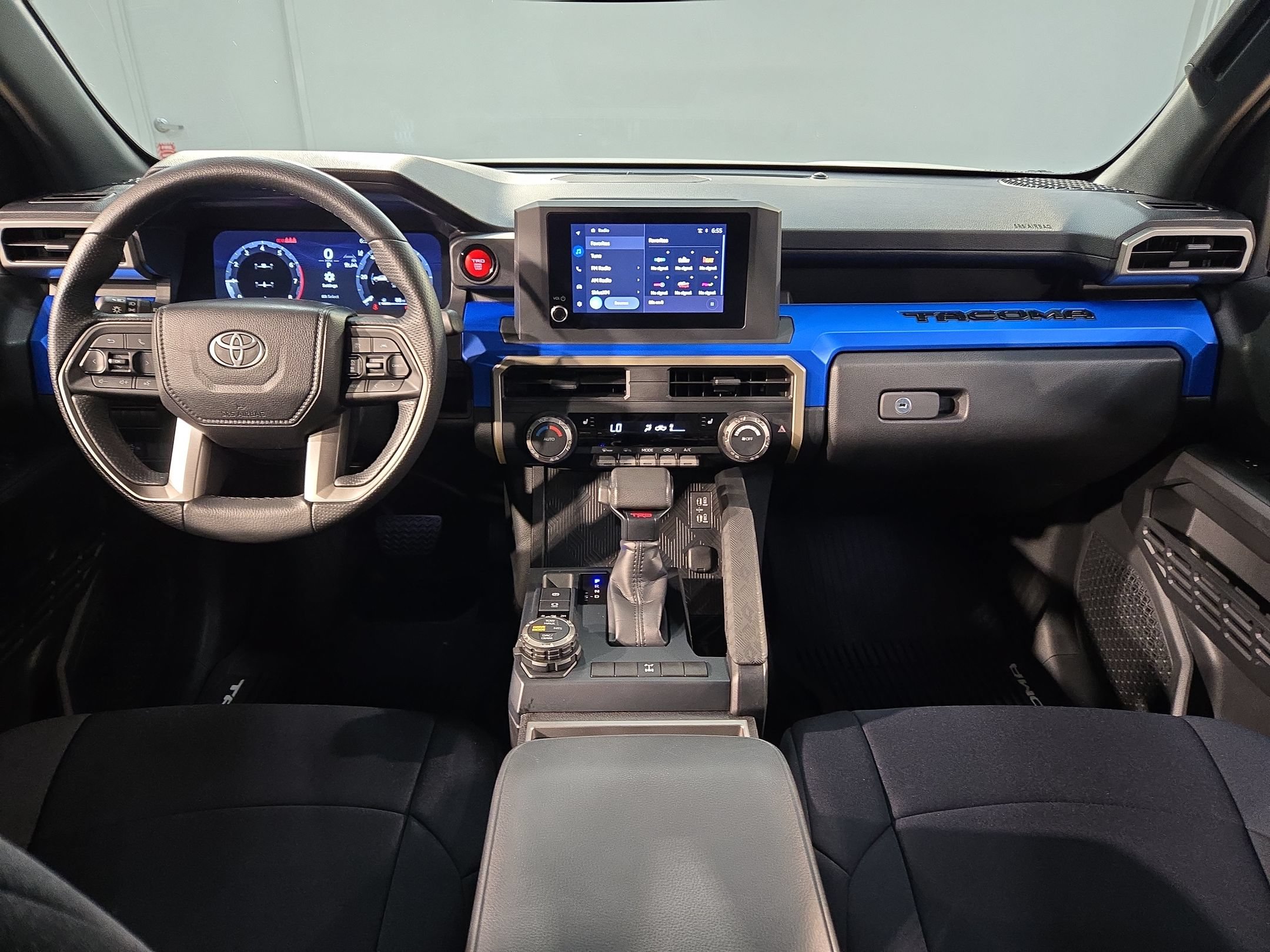 Certified 2025 Toyota Tacoma TRD Off-Road AWD/4WD image 10