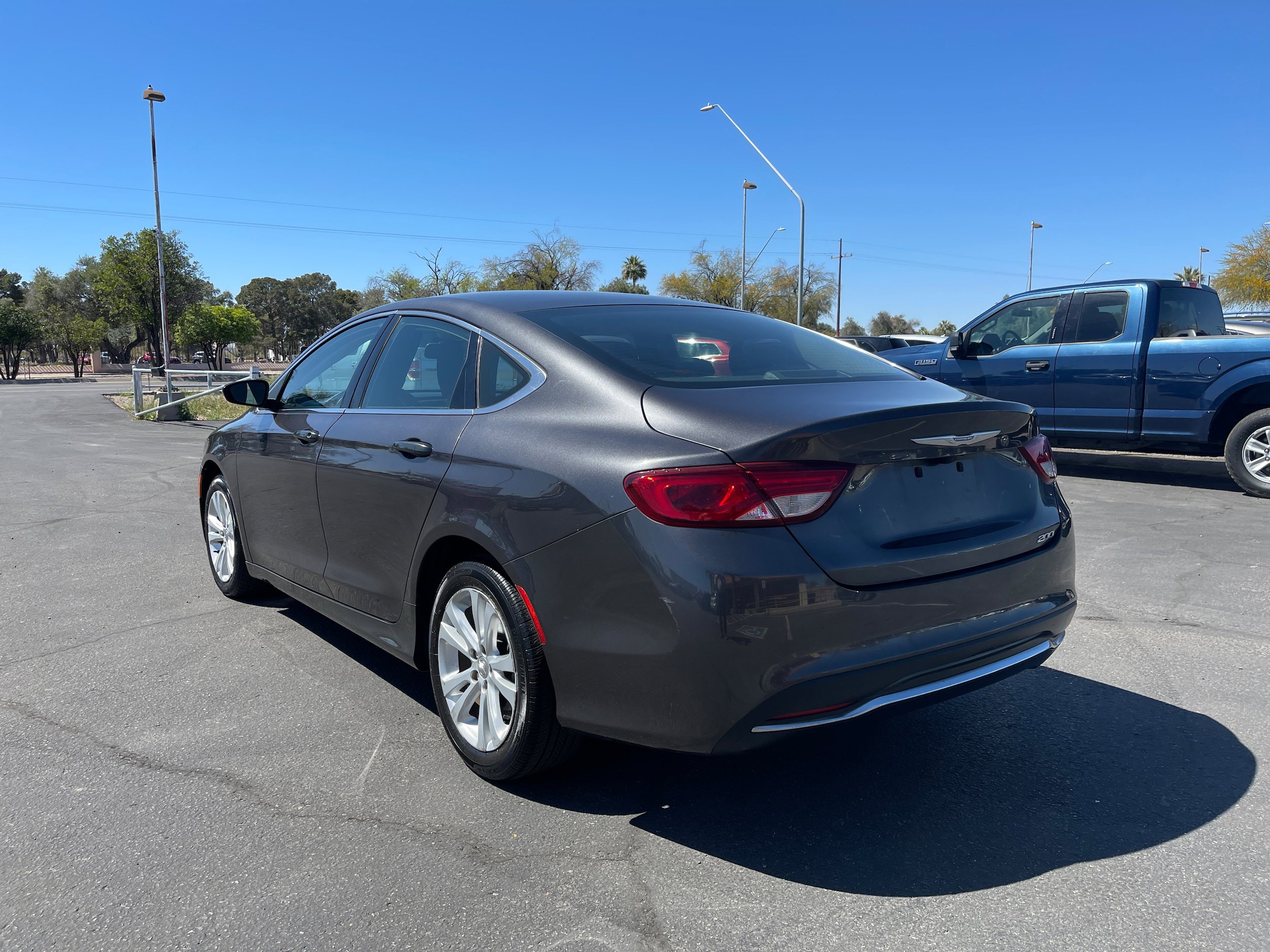 Used 2016 Chrysler 200 Limited image 3