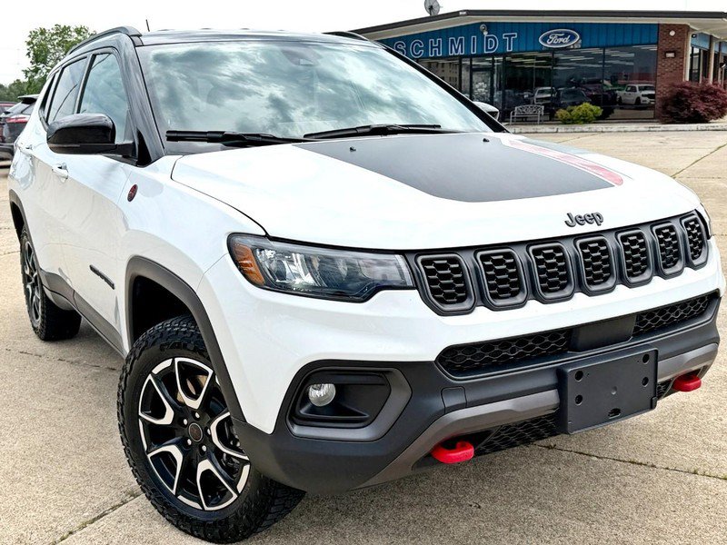 Used 2025 Jeep Compass Trailhawk AWD/4WD image 10