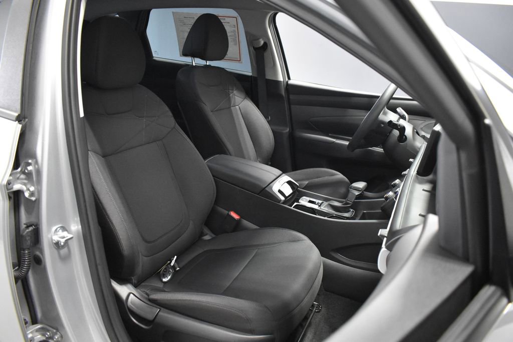 Used 2025 Hyundai Tucson SE image 14