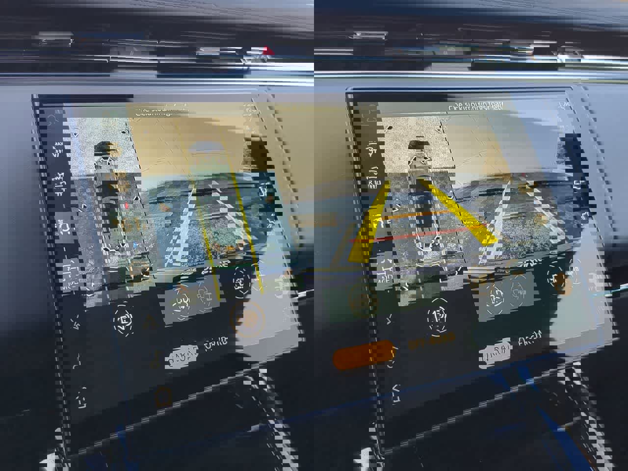 Used 2025 Land Rover Range Rover Sport SE image 32