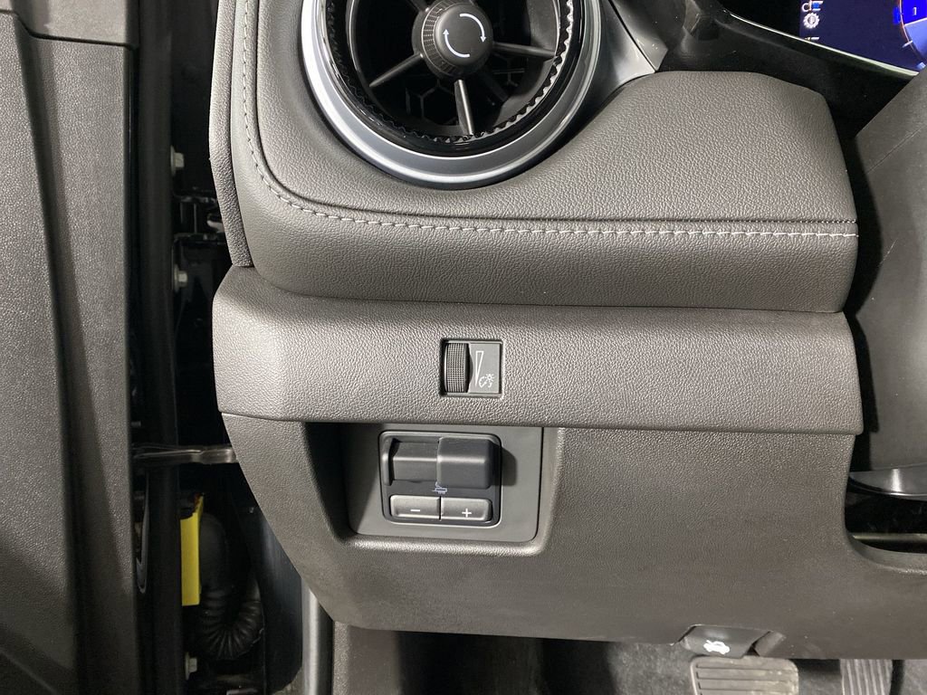 Used 2023 Chevrolet Colorado LT w/ LT Convenience Package II image 21