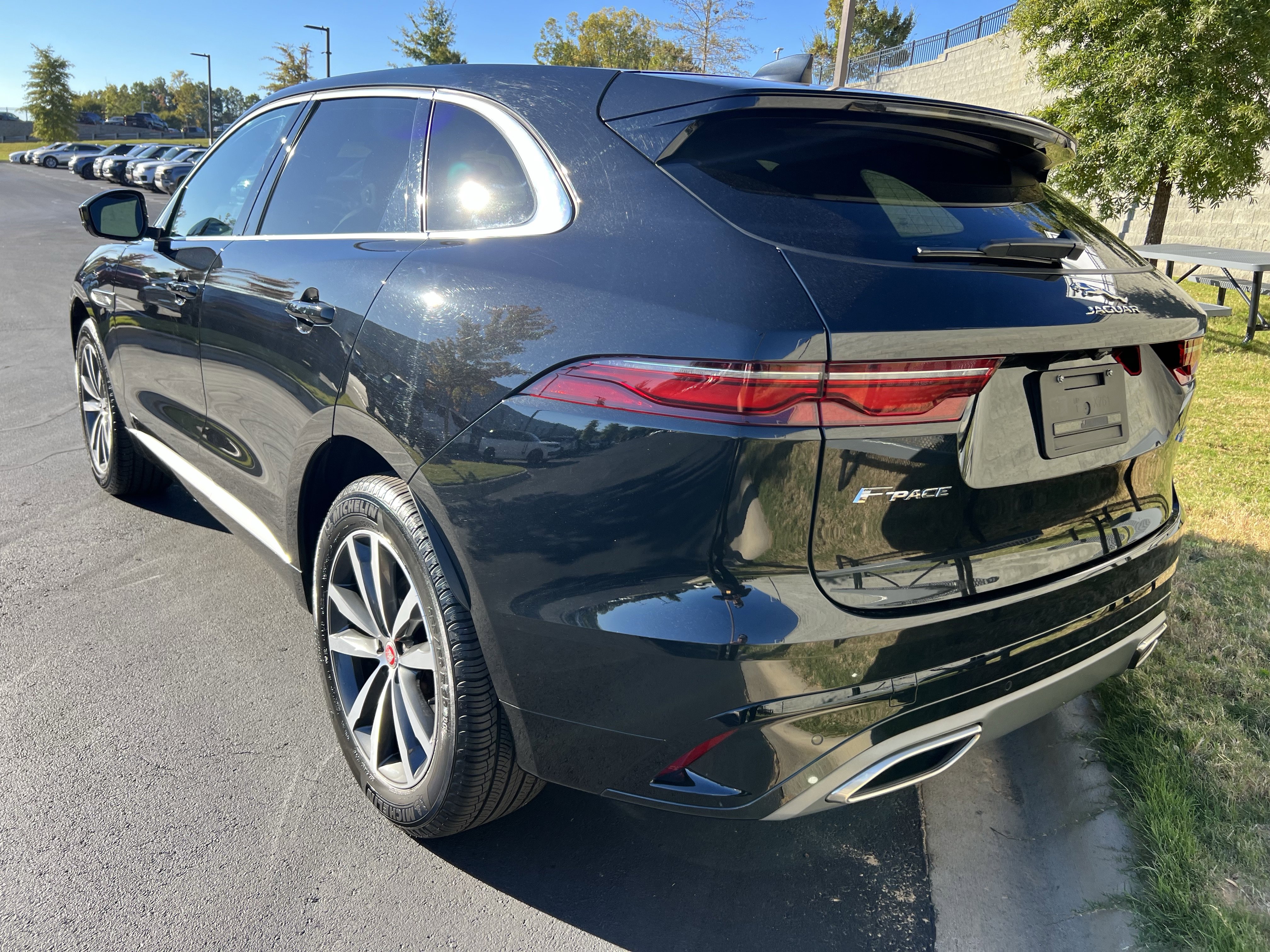 Certified 2022 Jaguar F-PACE R-Dynamic S image 5
