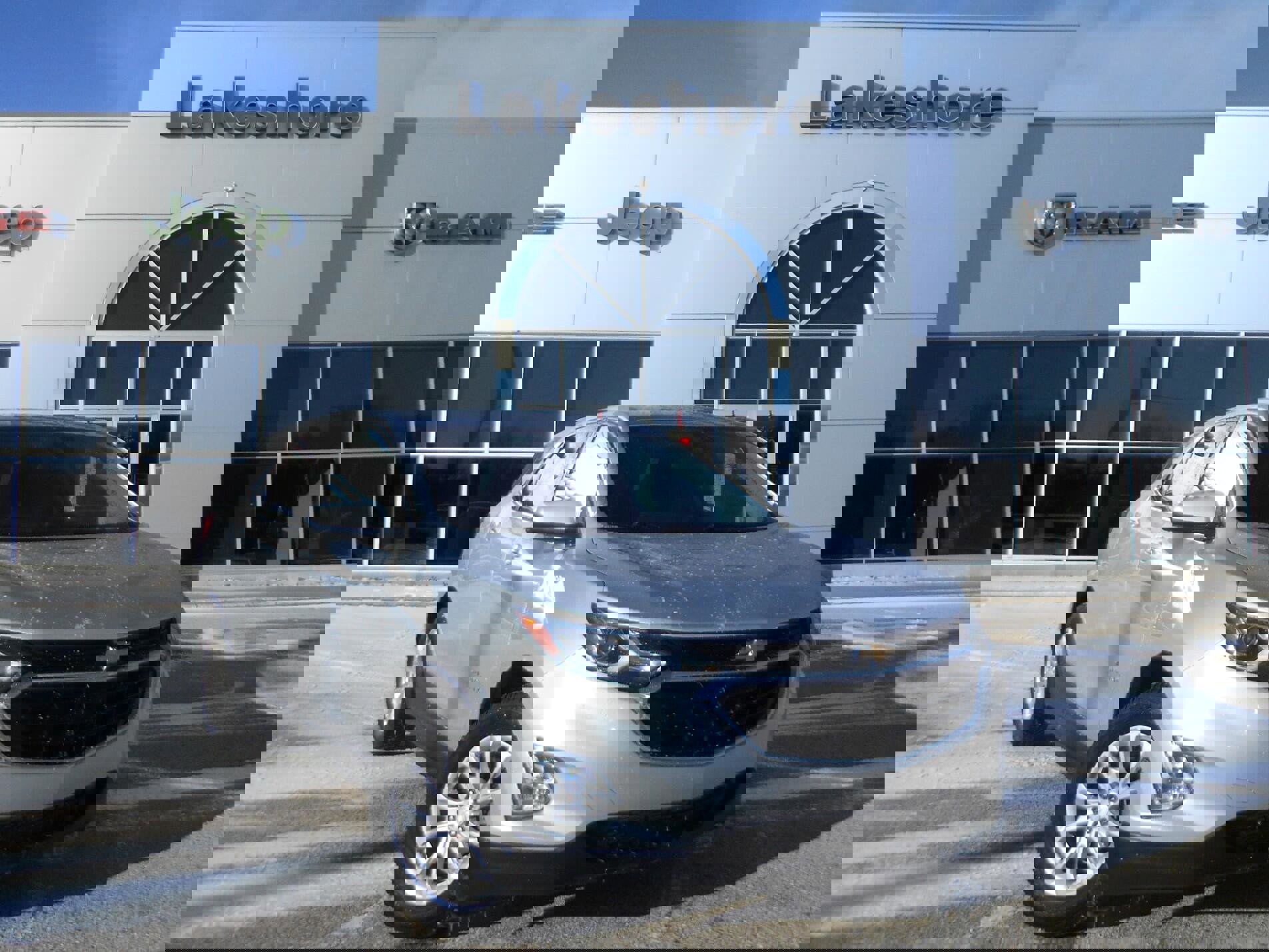 Used 2019 Chevrolet Equinox LT w/ Driver Convenience Package image 2