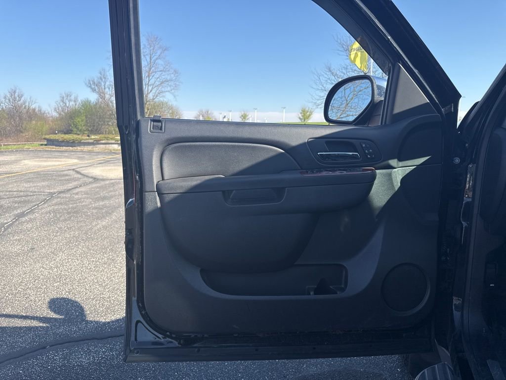 Used 2013 Chevrolet Avalanche LTZ AWD/4WD image 8