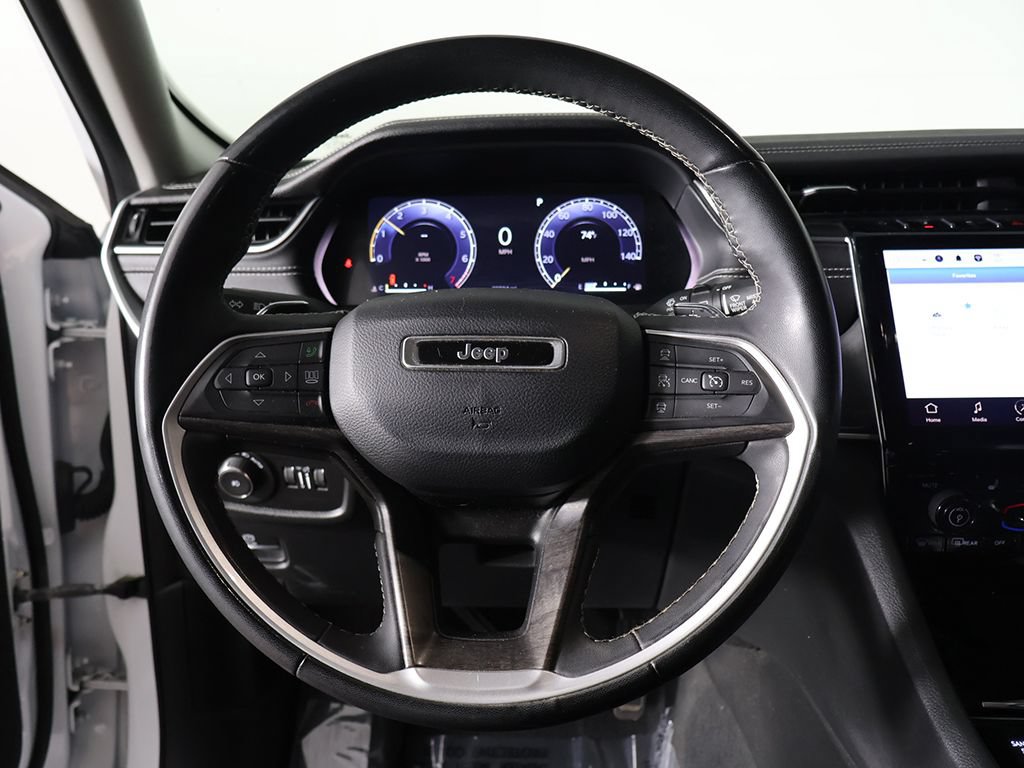 Used 2023 Jeep Grand Cherokee Limited AWD/4WD image 39