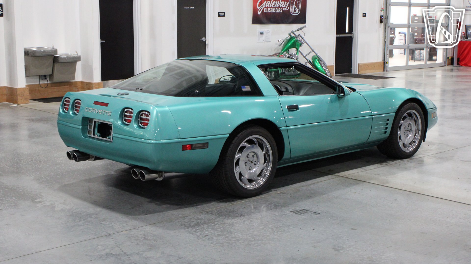 Used 1991 Chevrolet Corvette Coupe RWD image 25
