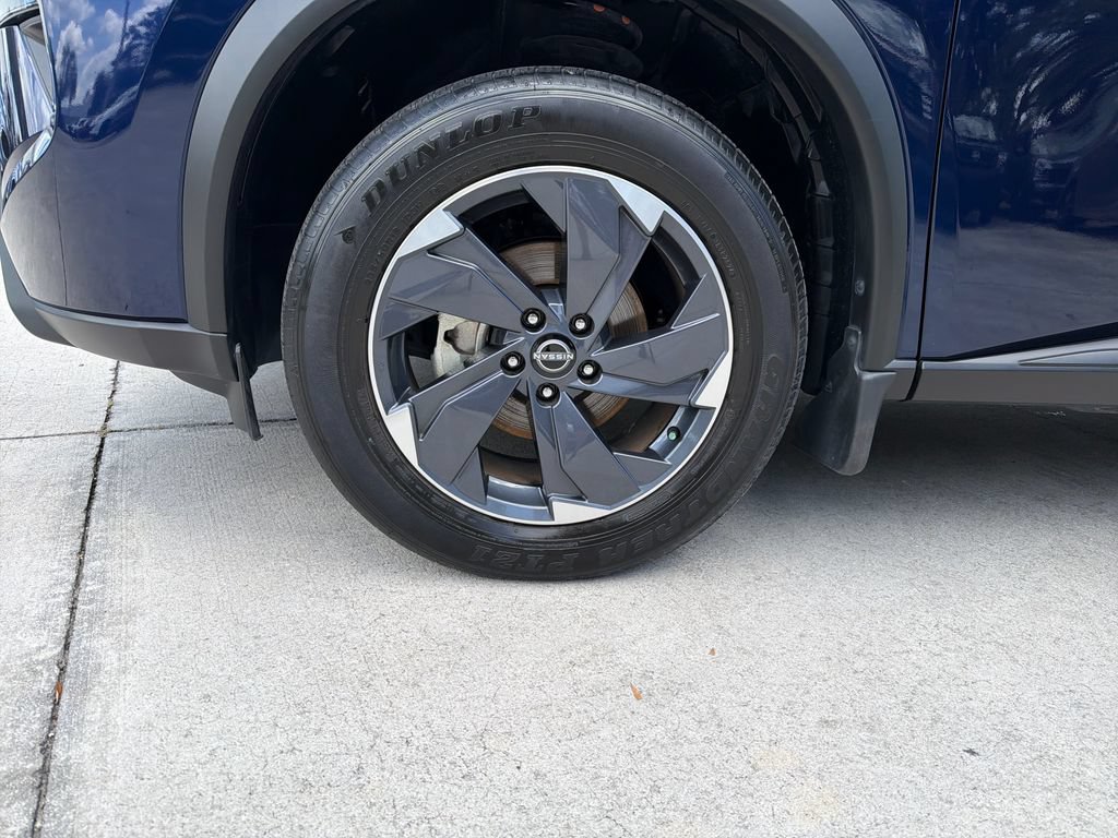 Certified 2024 Nissan Rogue SV FWD image 11