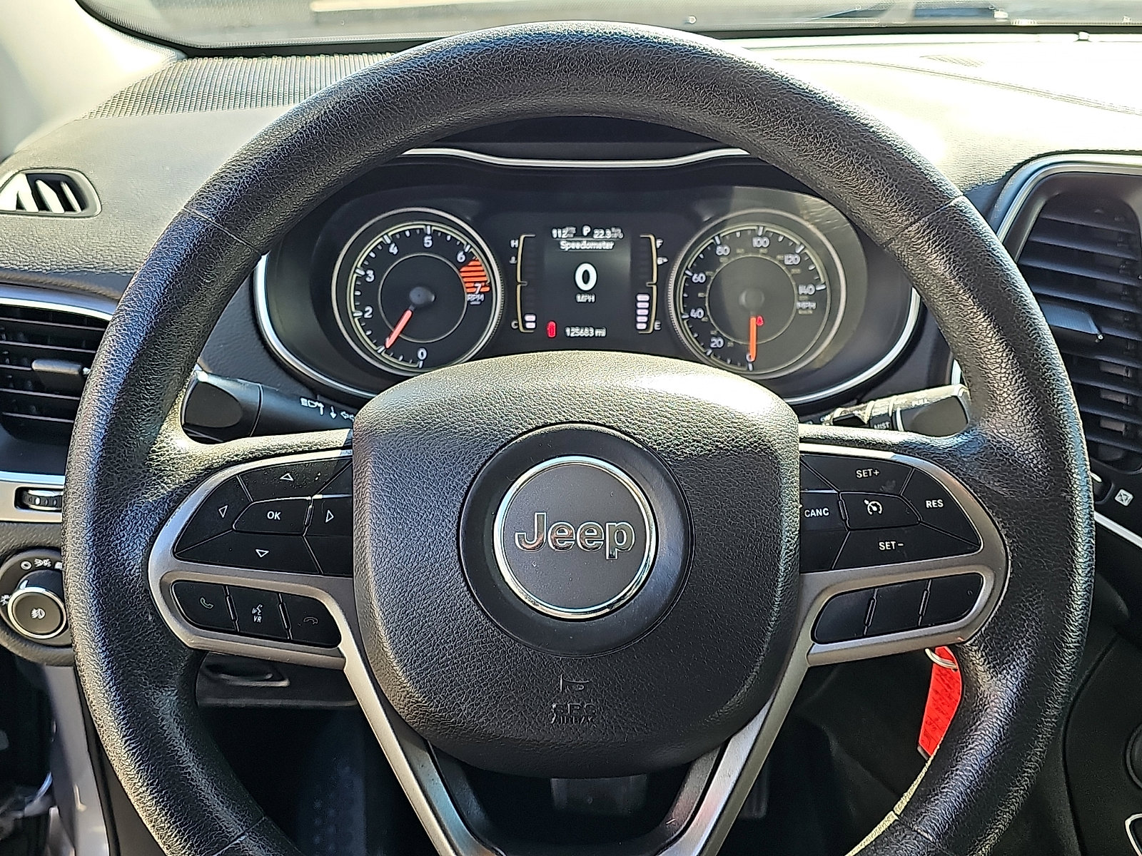 Used 2019 Jeep Cherokee Latitude w/ Popular Appearance Group image 18