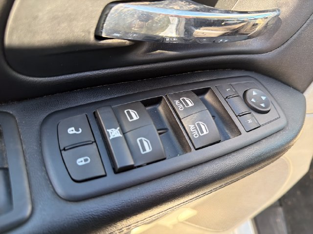 Used 2012 Dodge Grand Caravan Crew w/ Crew Value Pkg FWD image 15