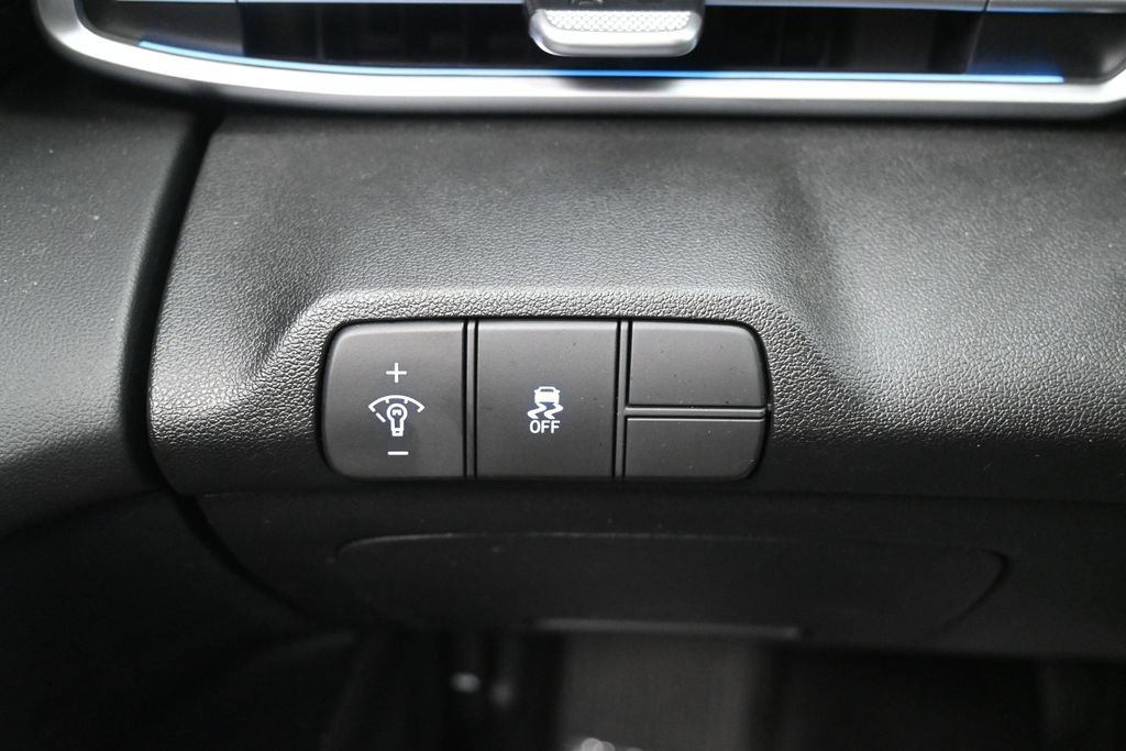 Used 2025 Hyundai Elantra SEL FWD image 21