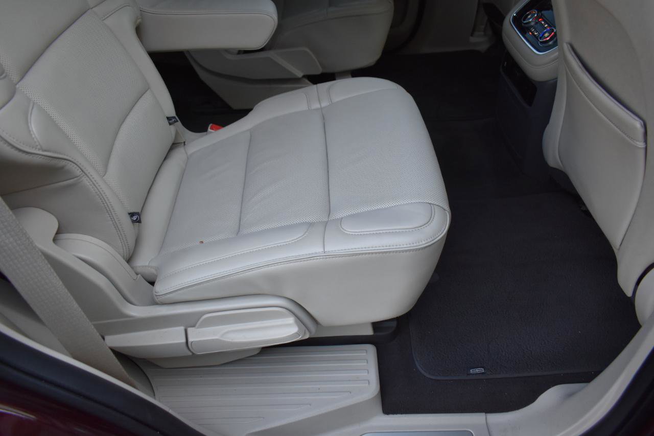 Used 2018 Lincoln Navigator Select RWD image 32