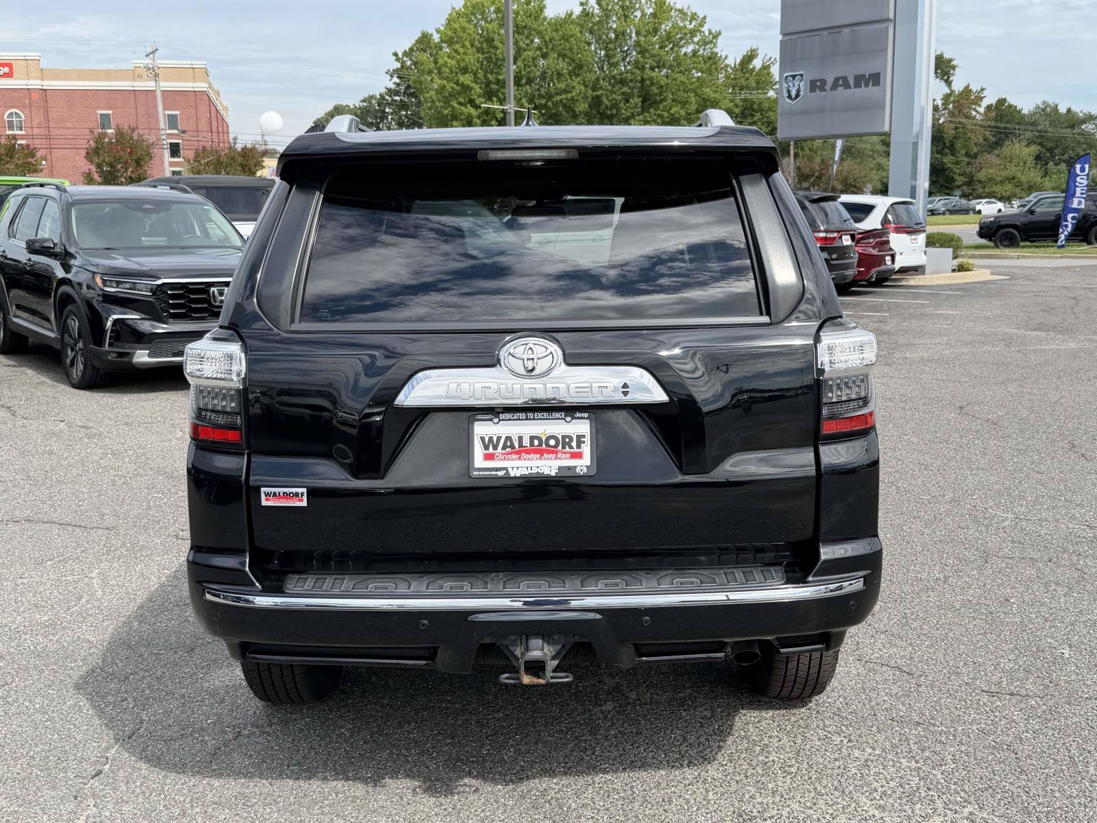 Used 2017 Toyota 4Runner Limited AWD/4WD image 4