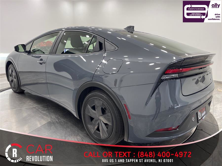 Used 2023 Toyota Prius LE FWD image 5