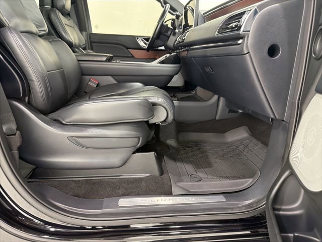 Used 2022 Lincoln Navigator Reserve AWD/4WD image 22